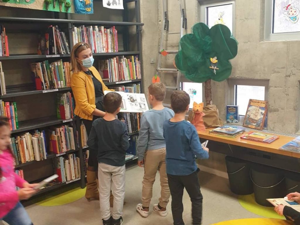 posjet prvašića gradskoj knjižnici i čitaonici